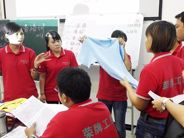 js金沙员工培训现场